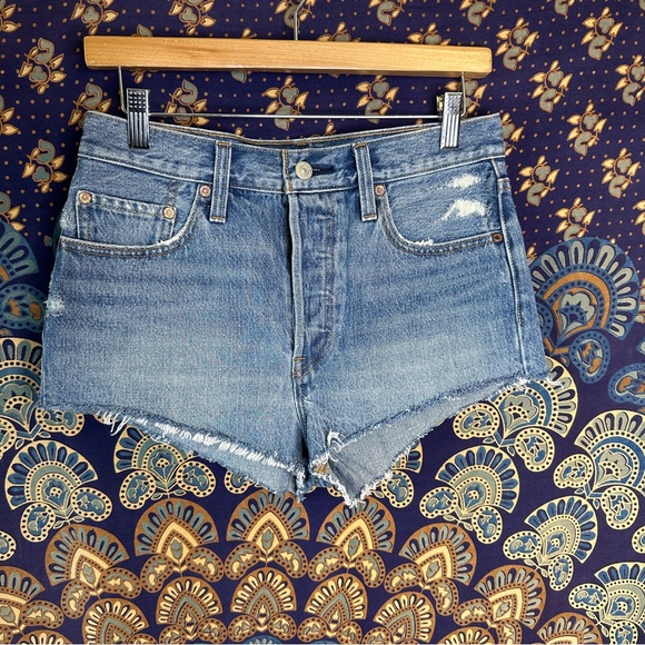 Levi’s 501 high waisted jean shorts - Picture 2 of 10